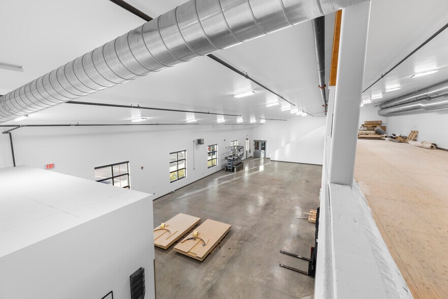 More Photos Of 3300 W Aviation Dr, Hayden Light Distribution For Lease