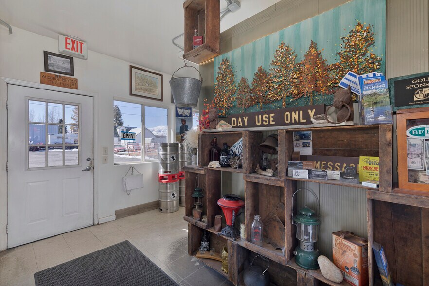 More Photos Of 20 S Sinclair St, Bridgeport Flex For Sale