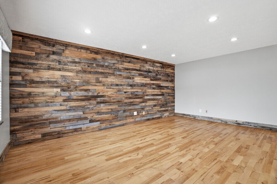 More Photos Of 16821 Park Circle Dr, Chagrin Falls Office For Sale
