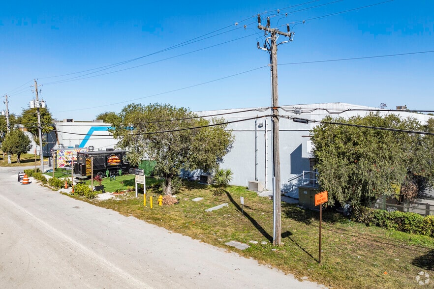More Photos Of 8451 NW 66th St, Miami Warehouse For Lease
