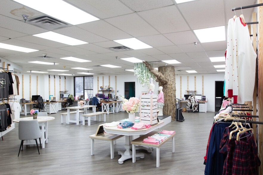 More Photos Of 1330 Capital Pky, Carrollton Warehouse For Sale