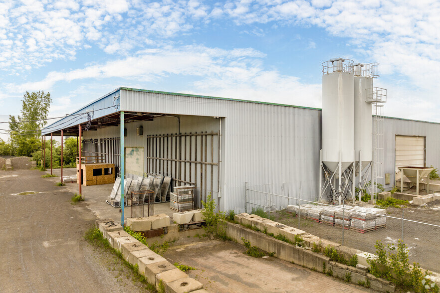 Primary Photo Of 4200 Rue Marcel-Lacasse, Boisbriand Warehouse For Lease