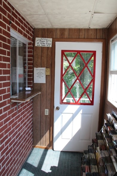 More Photos Of 10232 Orby Cantrell Hwy, Pound Hotel For Sale