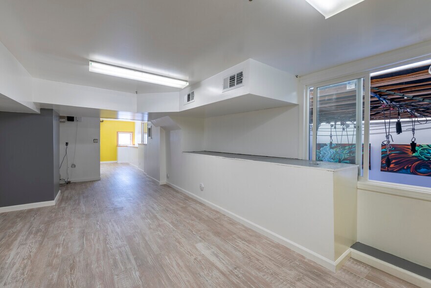 More Photos Of 512 N Pacific Coast Hwy, Redondo Beach Freestanding For Sale