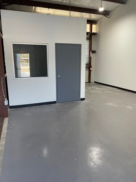 More Photos Of 8908 Dowdell Rd, Tomball Unknown For Lease