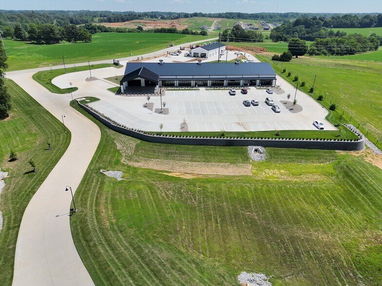 More Photos Of 124 Ernest R. Kouma Blvd, Radcliff Storefront For Lease