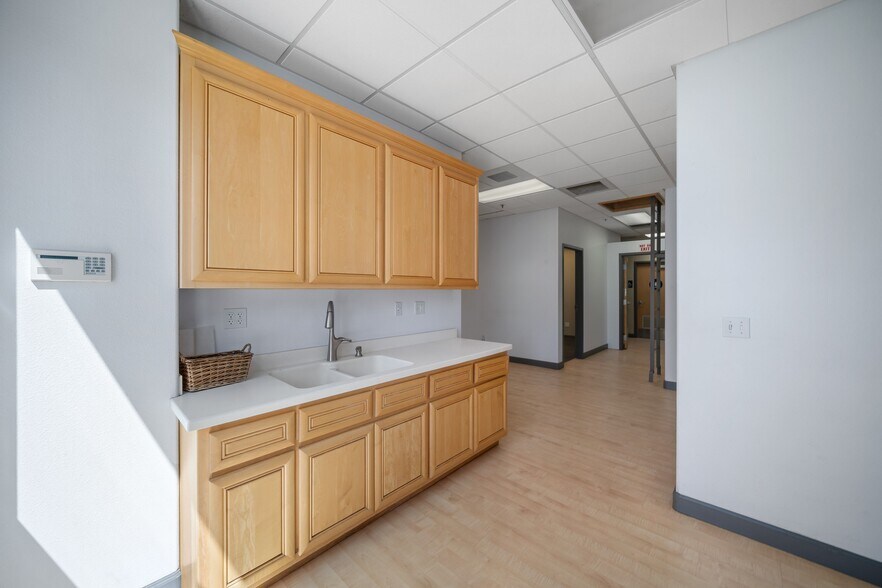 More Photos Of 2122-2126 Hutton Rd, Nipomo Flex For Lease