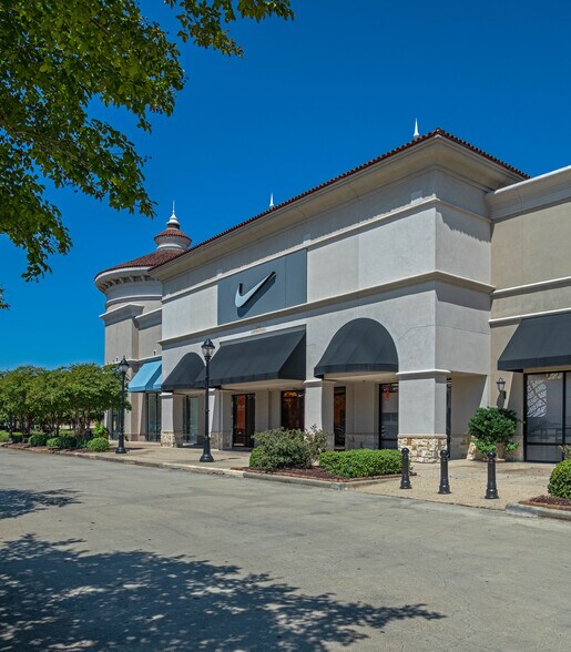 More Photos Of 7450 Jefferson Hwy, Baton Rouge General Retail For Lease