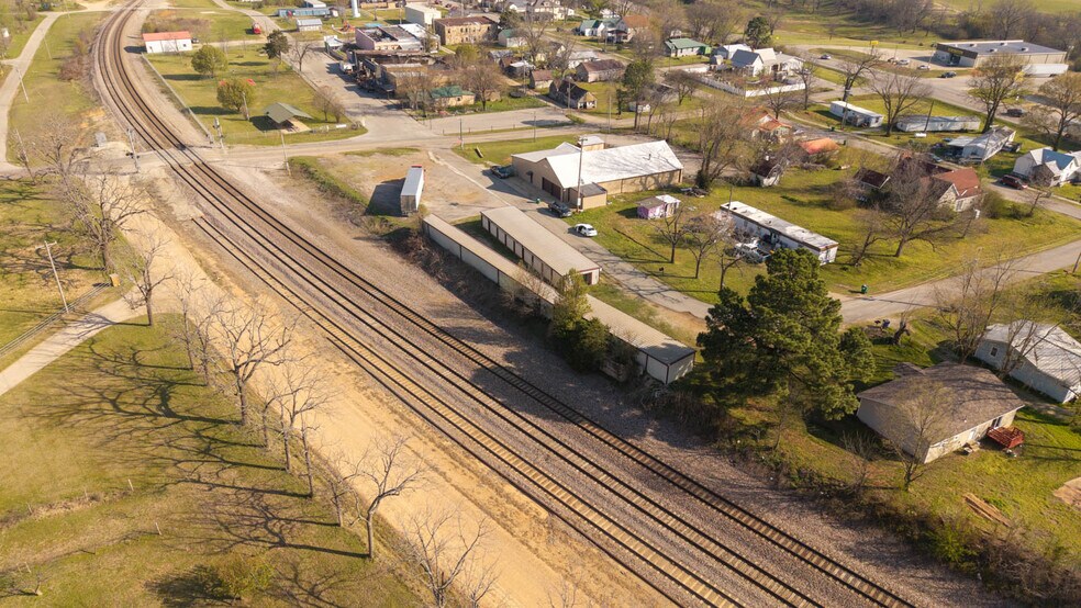 More Photos Of 101 Bingham st, Koshkonong Specialty For Sale