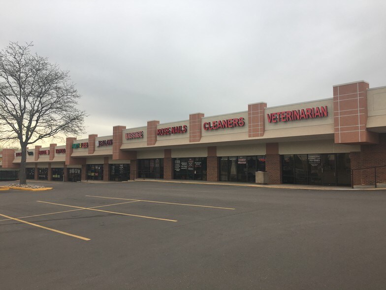 More Photos Of 1700-1750 S Chambers Rd, Aurora Unknown For Lease