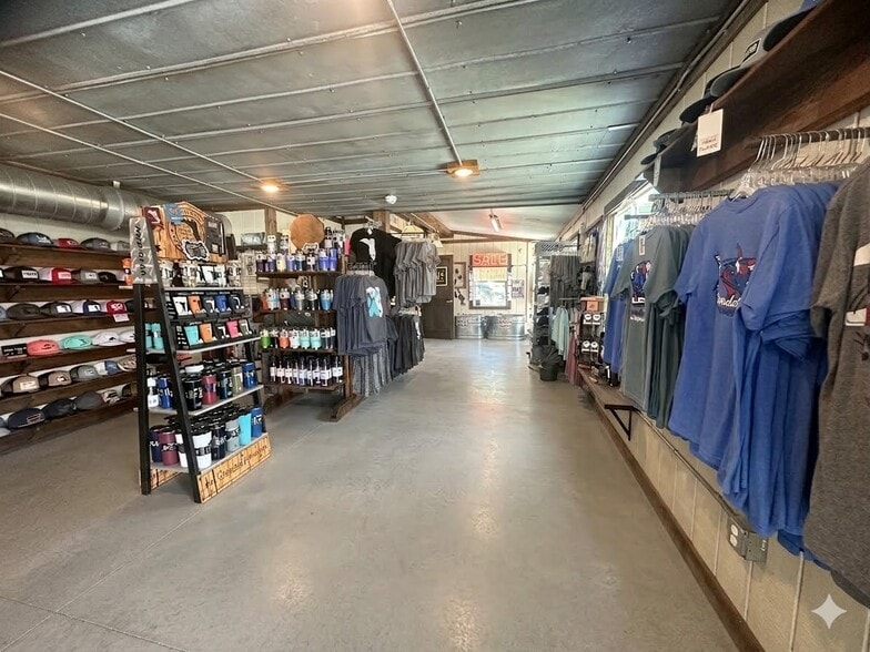 More Photos Of 10 Natelle Ave, Brooksville General Retail For Lease