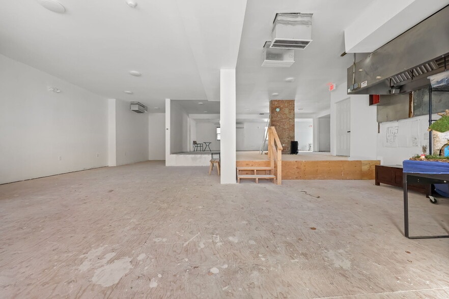 More Photos Of 10 N Water St, Greenwich Storefront Retail Residential For Lease