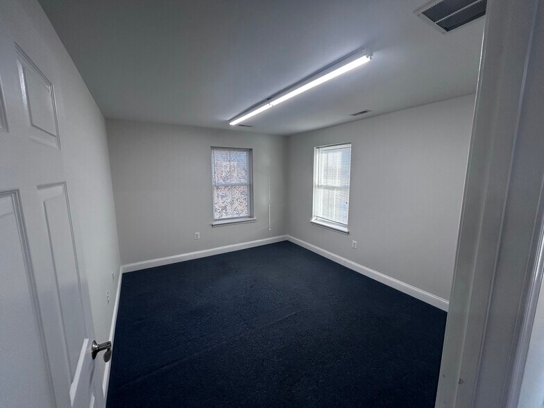 More Photos Of 6008 Fair Oaks Dr, Frederick Showroom For Lease