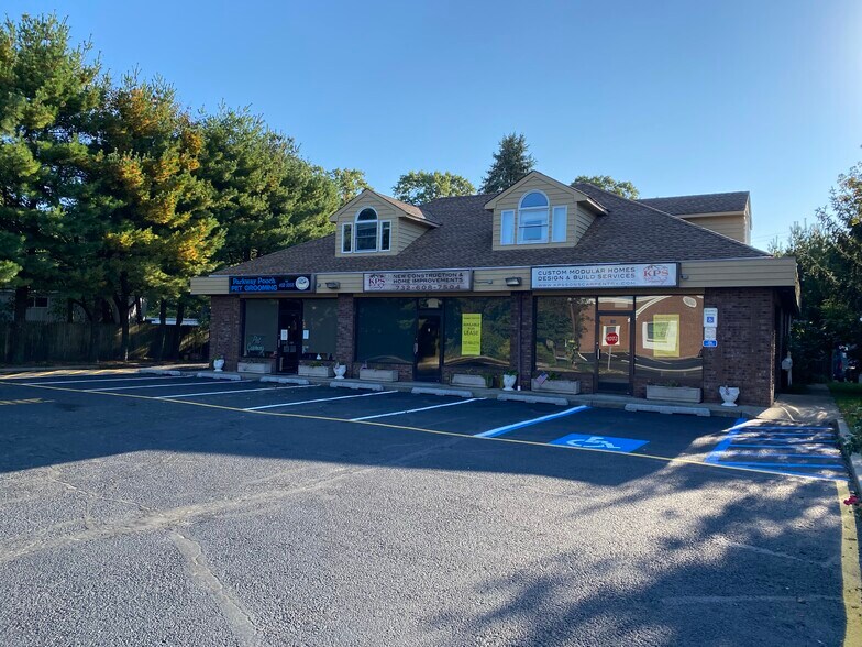 More Photos Of 46 Princeton Ave, Brick Freestanding For Lease