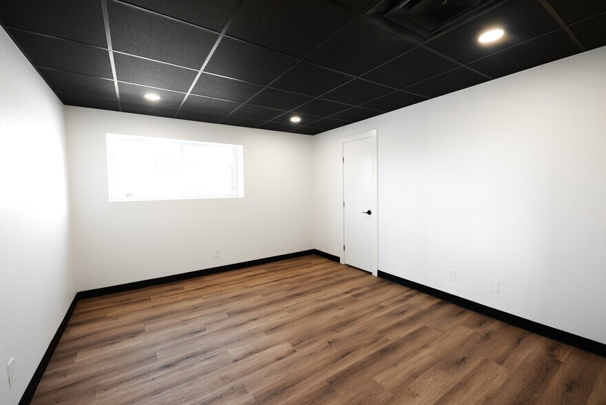 More Photos Of 3115 Sabine St, Forest Hill Warehouse For Lease