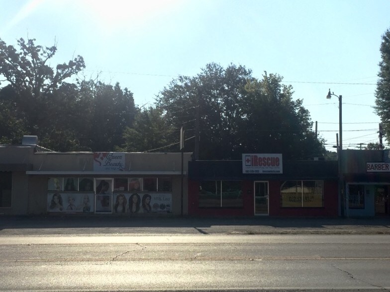 More Photos Of 1312-1314 City Ave N, Ripley Storefront For Sale
