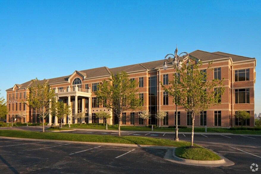 More Photos Of 4150 N Mulberry Dr, Kansas City Medical For Lease