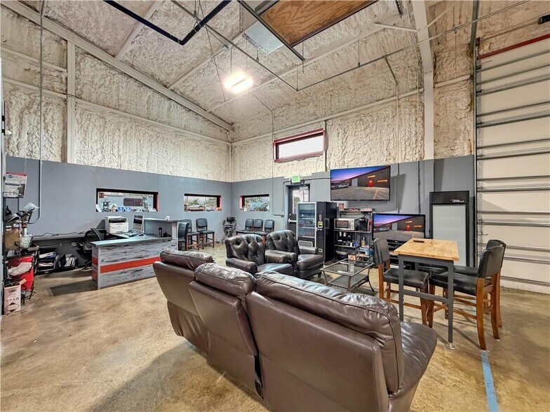 More Photos Of 428 Anchor St, Corpus Christi Industrial For Lease