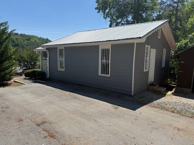 More Photos Of 113 Foster Lake Rd, Dallas Freestanding For Lease