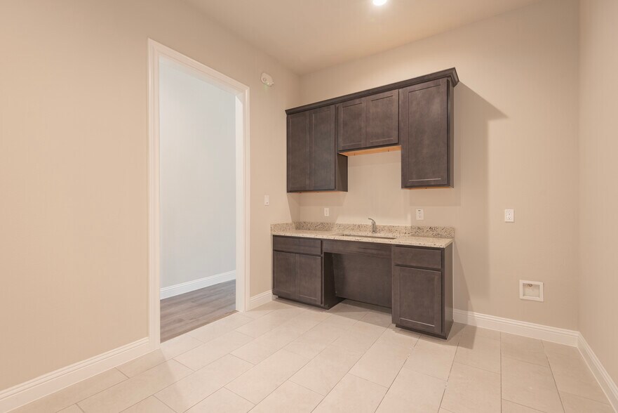 More Photos Of 2601 Little Elm Pkwy, Little Elm Office For Sale