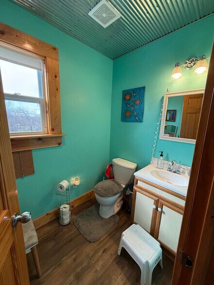 More Photos Of 615 W Benton St, Buffalo Flex For Sale