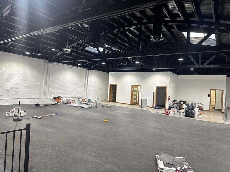 Primary Photo Of 7624-7626 Santa Monica Blvd, West Hollywood Restaurant For Lease