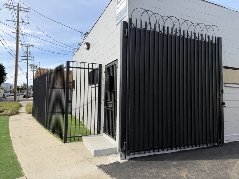 More Photos Of 14641-14643 Lull St, Van Nuys Warehouse For Lease