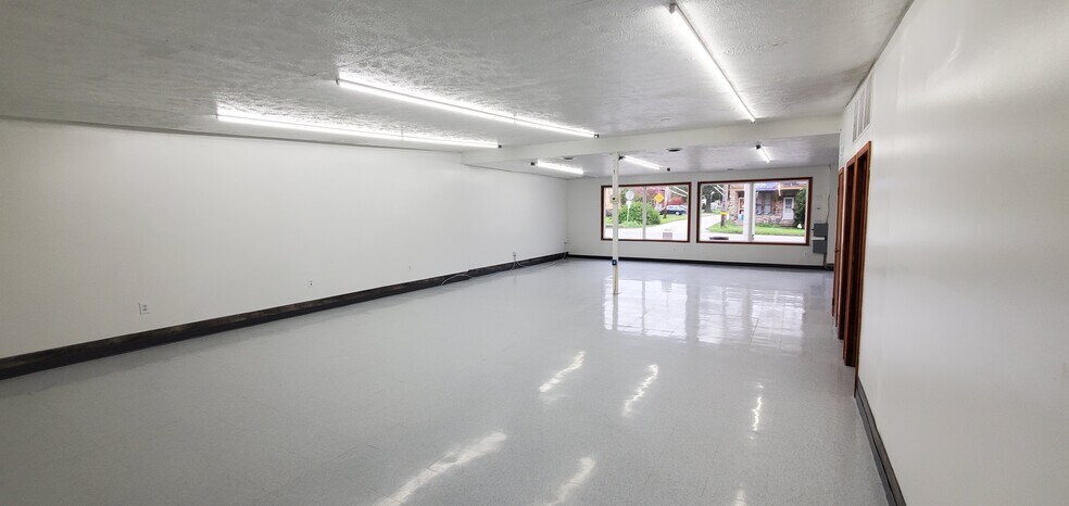 More Photos Of 163 Main St, Bruin Freestanding For Sale