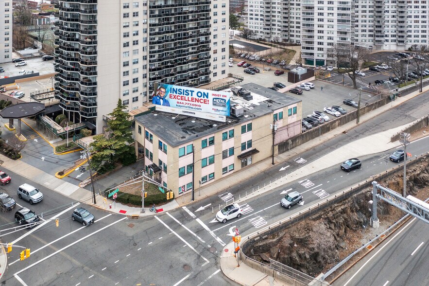 More Photos Of 2083 Center Ave, Fort Lee Medical For Lease