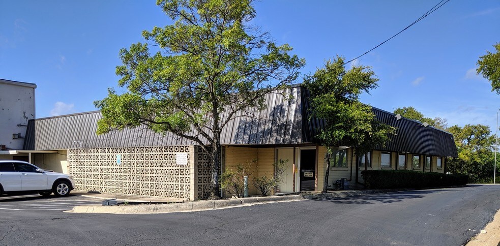 More Photos Of 2300 Race St, Fort Worth Warehouse For Lease