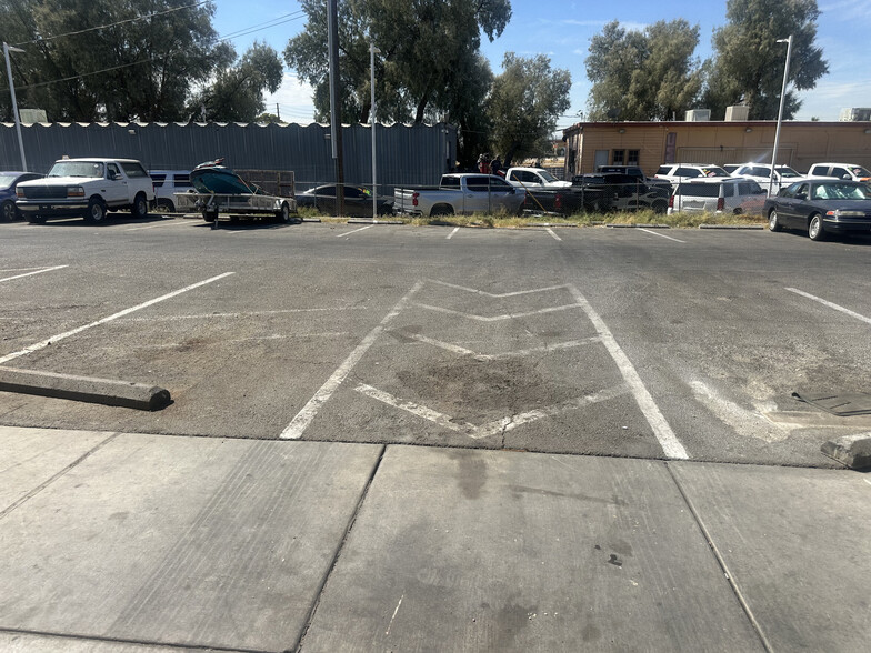 More Photos Of 1498 N Nellis Blvd, Las Vegas General Retail For Lease
