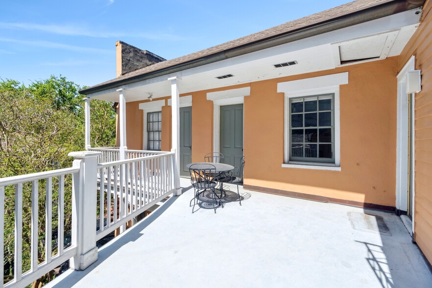 More Photos Of 2200 Prytania St, New Orleans Loft Creative Space For Sale