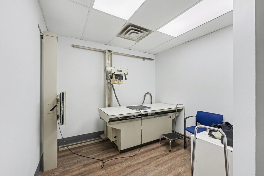 More Photos Of 30000 Orchard Lake Rd, Farmington Medical For Lease
