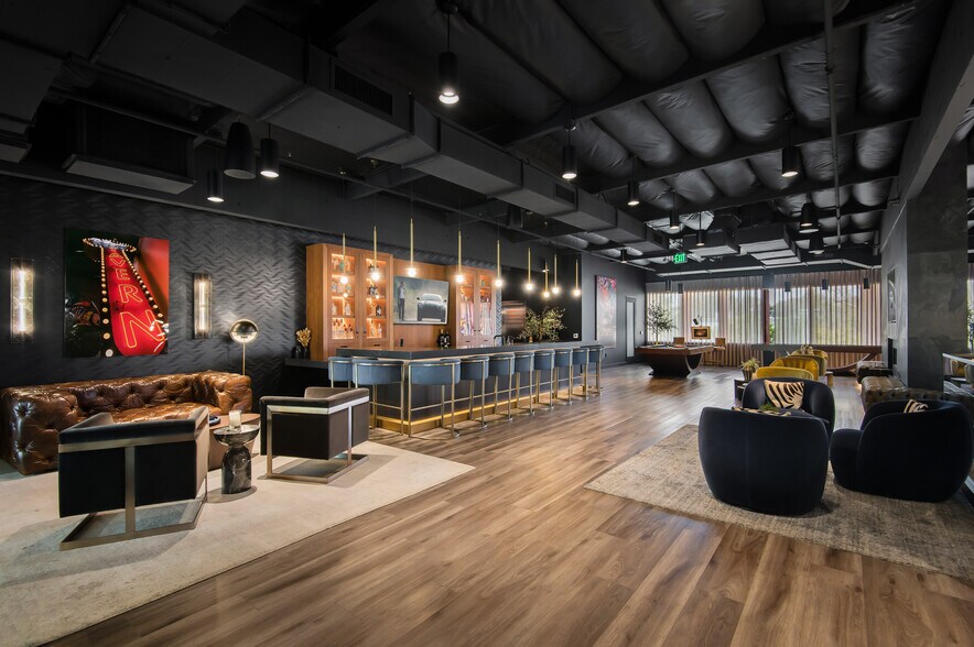 More Photos Of 3080 Airway Ave, Costa Mesa Showroom For Sale