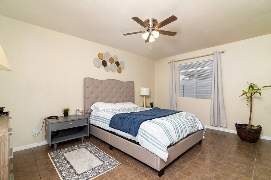 More Photos Of 528 W La Jolla Dr, Tempe Apartments For Sale