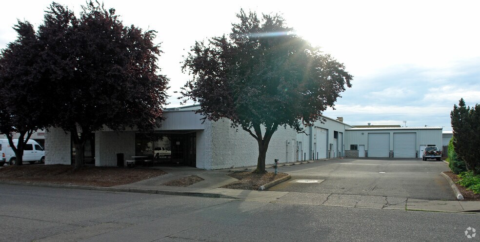 Primary Photo Of 65 Grimes St, Eugene Warehouse For Lease