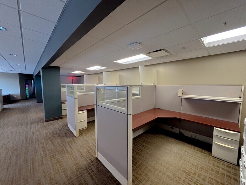 More Photos Of 10 Lafayette Sq, Buffalo Hotel For Lease