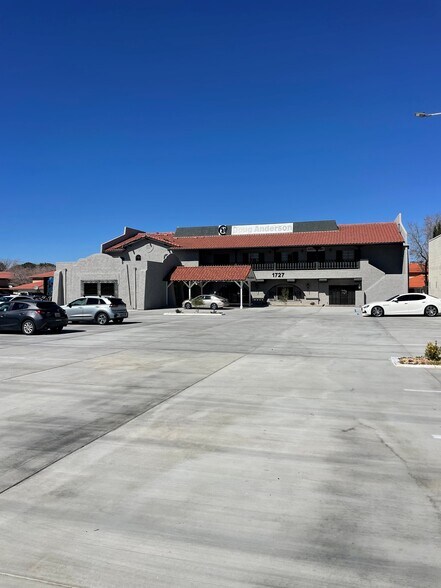 More Photos Of 1727 W Avenue K, Lancaster Office For Sale