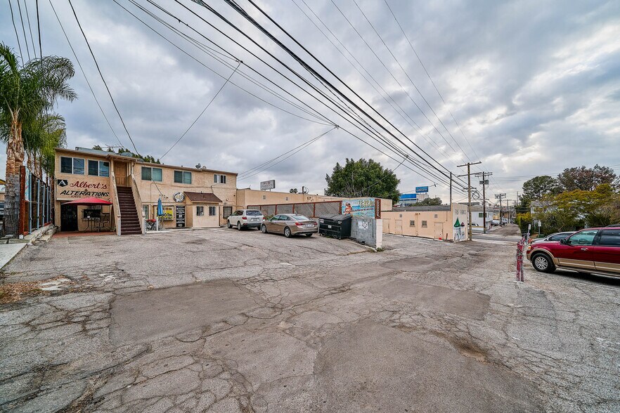 More Photos Of 10627 W Pico Blvd, Los Angeles Freestanding For Lease