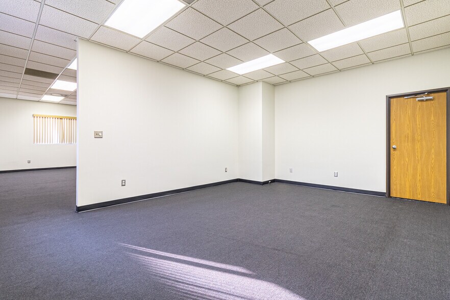 More Photos Of 3021 Liberty Ave, Pittsburgh Warehouse For Sale