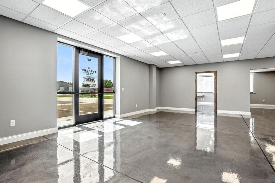 More Photos Of 4252 16th Ave N, Grand Forks Service For Sale