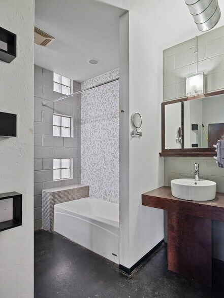 More Photos Of 33 NE 7th St, Oklahoma City Land For Sale