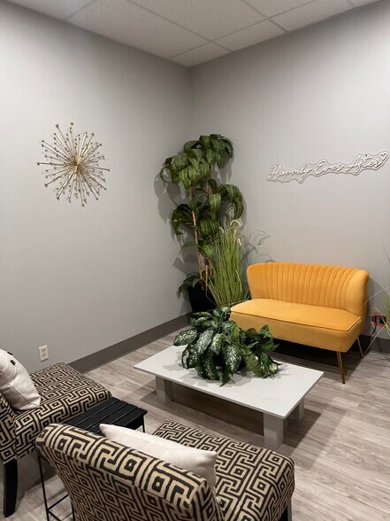 More Photos Of 2255 Center St, Chattanooga Storefront Retail Office For Lease