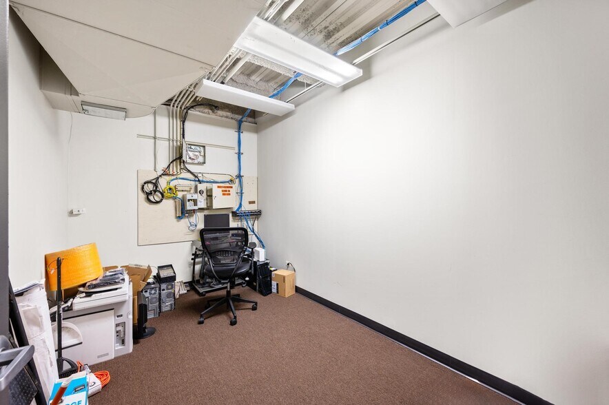 More Photos Of 1617-1619 N Clybourn Ave, Chicago Storefront Retail Office For Lease