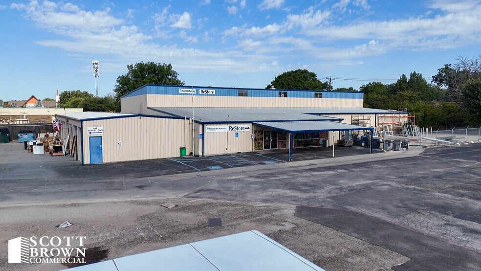 Primary Photo Of 1805 Cornell Ln, Denton Showroom For Lease