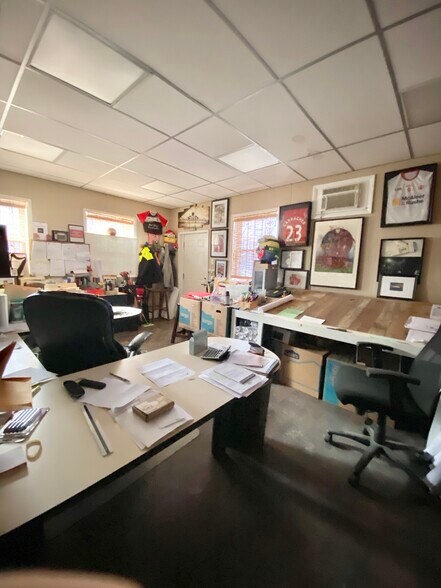 More Photos Of 8329 Delaware Ave, Upper Darby Service For Sale