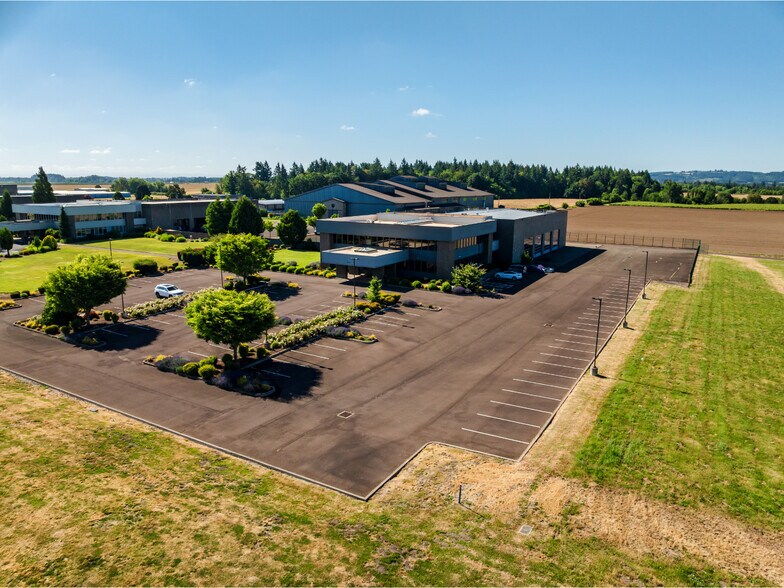 More Photos Of 3330 SE Three Mile Ln, McMinnville Light Manufacturing For Lease