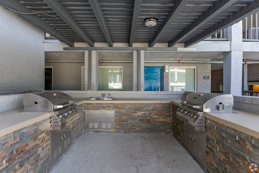 More Photos Of 2425 Atrium Way, Nashville Apartments For Sale