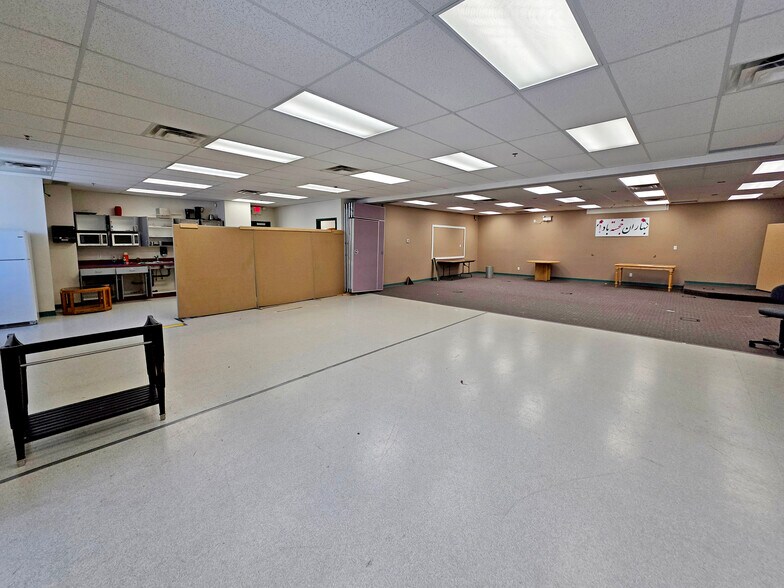 More Photos Of 1530 Kingsway Ave, Port Coquitlam Warehouse For Lease
