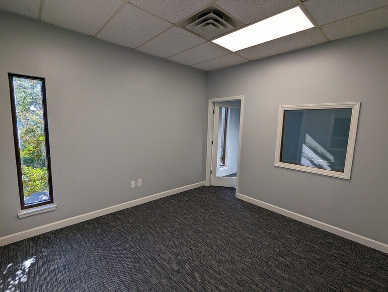 More Photos Of 403 W Main St, Lexington Office For Sale
